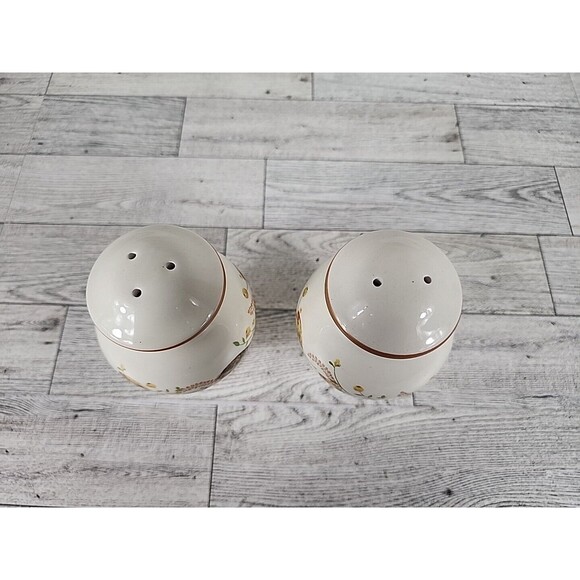 St. Nicholas Square Winter Bouquet Salt & Pepper Shakers Set 4" - Picture 2 of 6